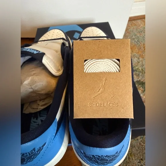 Jordan 1 Low OG- Obsidian UNC - Picture 10 of 12